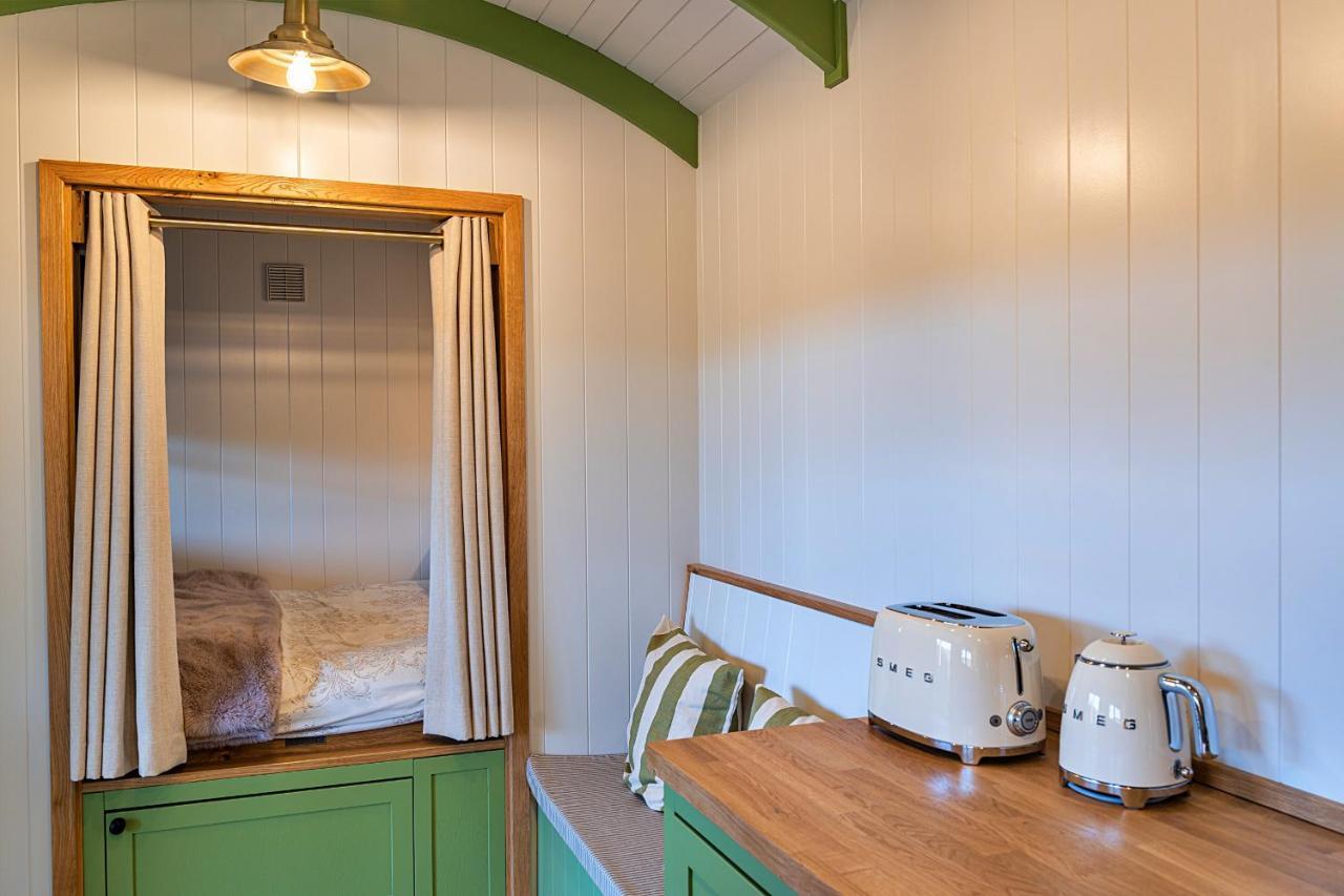Finest Retreats - The Shepherd'S Hut At Northcombe Farm Beaworthy Екстер'єр фото