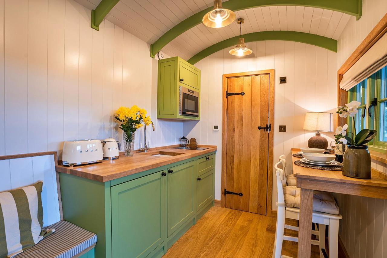 Finest Retreats - The Shepherd'S Hut At Northcombe Farm Beaworthy Екстер'єр фото