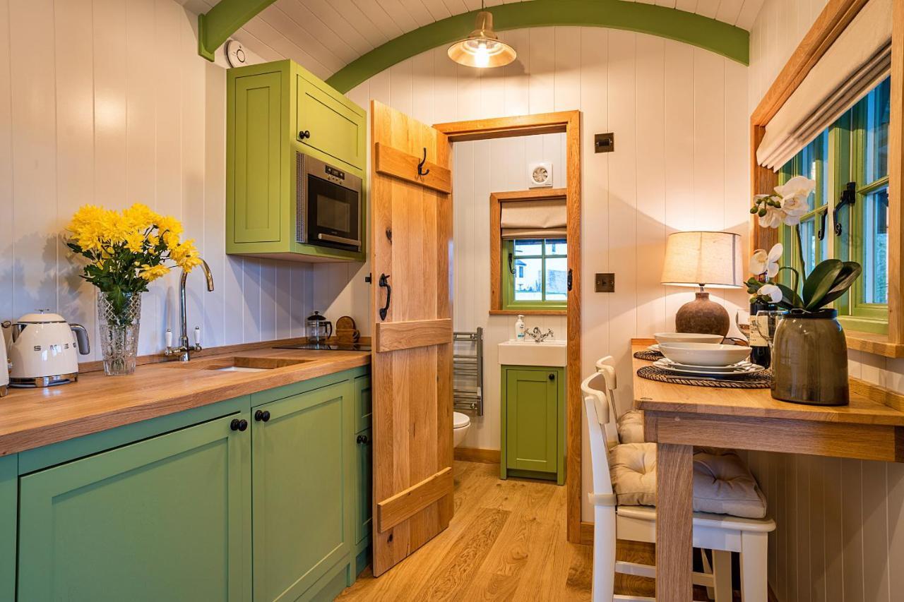 Finest Retreats - The Shepherd'S Hut At Northcombe Farm Beaworthy Екстер'єр фото